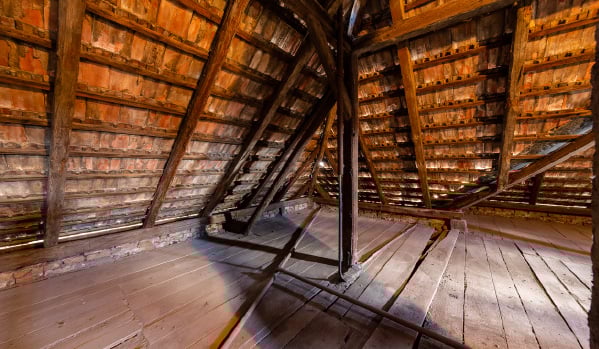 padlas-142319-01-XXL_008_MM_180313_VELUX-RenovActive-SK_povodny-stav_podla-vizualizacii__R5A8235_hires-1